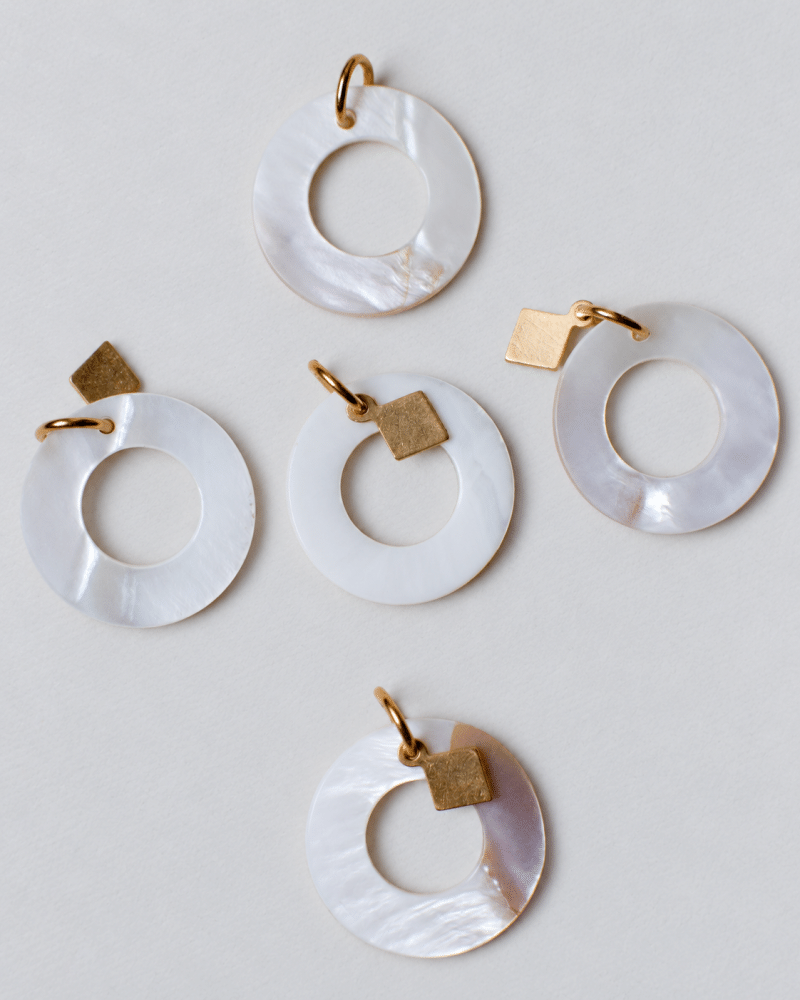 Charm Ring Madreperla